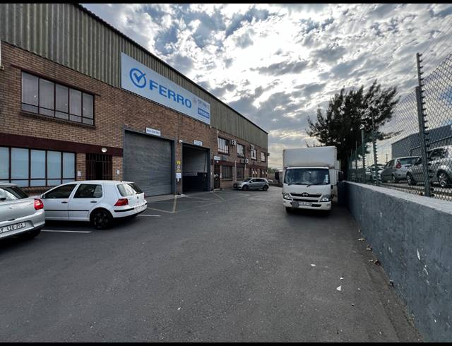 2,512M² WAREHOUSE TO LET IN BEACONVALE